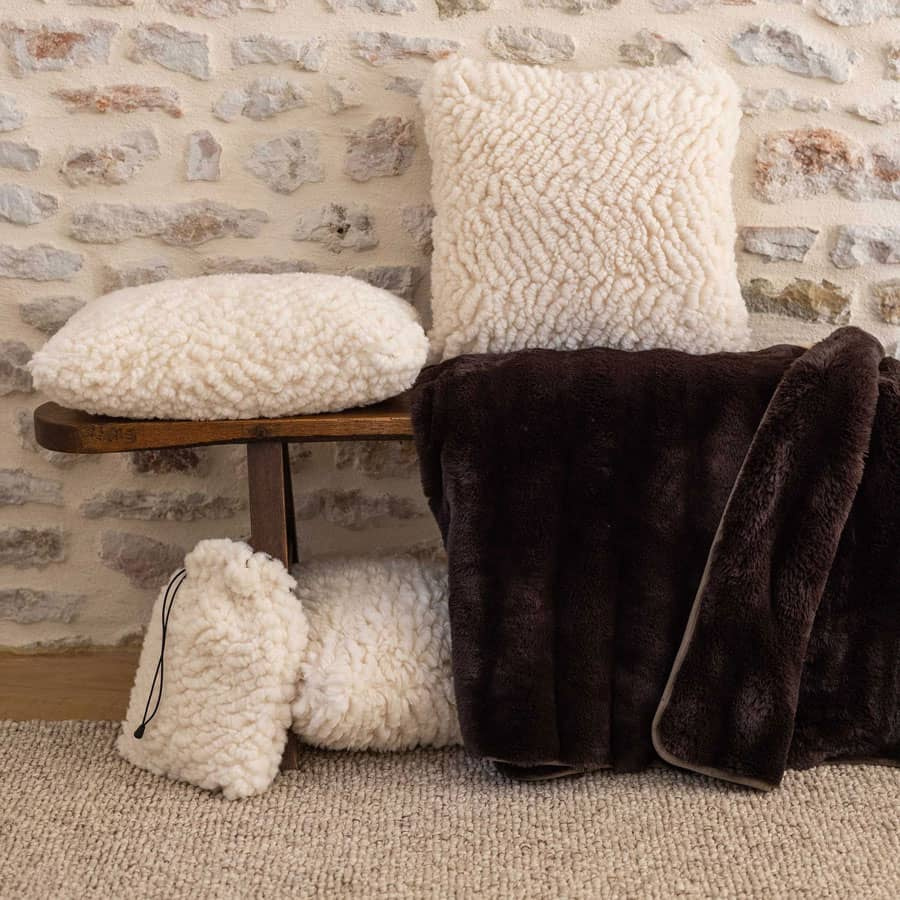 coussins-carre-rectangle-noam-neige-sur-banc-en-bois