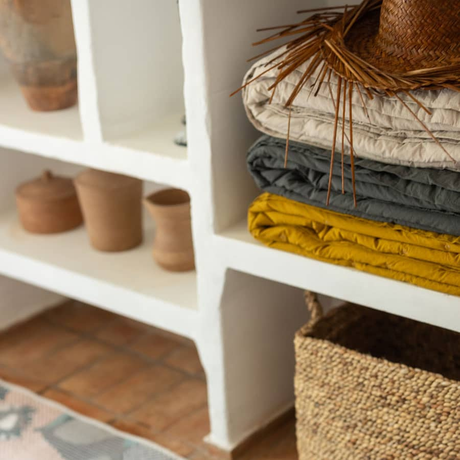 couvre-lits-tika-naturel-tonnerre-safran-ambiance