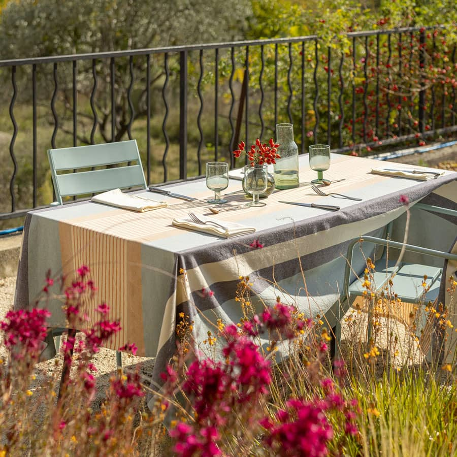 nappe-rayee-table-exterieure-jardin