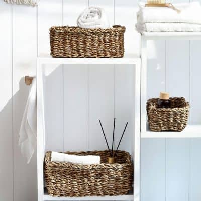 serviettes dans paniers en osier